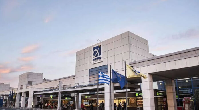 Cómo llegar del aeropuerto (ATH) al centro de Atenas Cómo llegar del aeropuerto al centro de Atenas