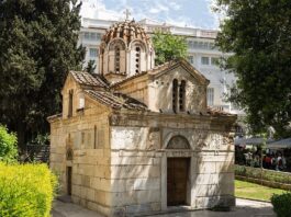 La “Pequeña Catedral” de Atenas La "Pequeña Catedral" de Atenas