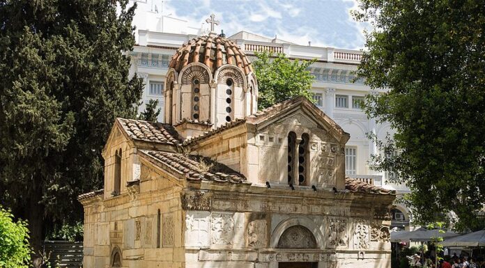 La “Pequeña Catedral” de Atenas La "Pequeña Catedral" de Atenas