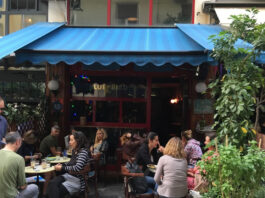 Un trago en Blue Bird